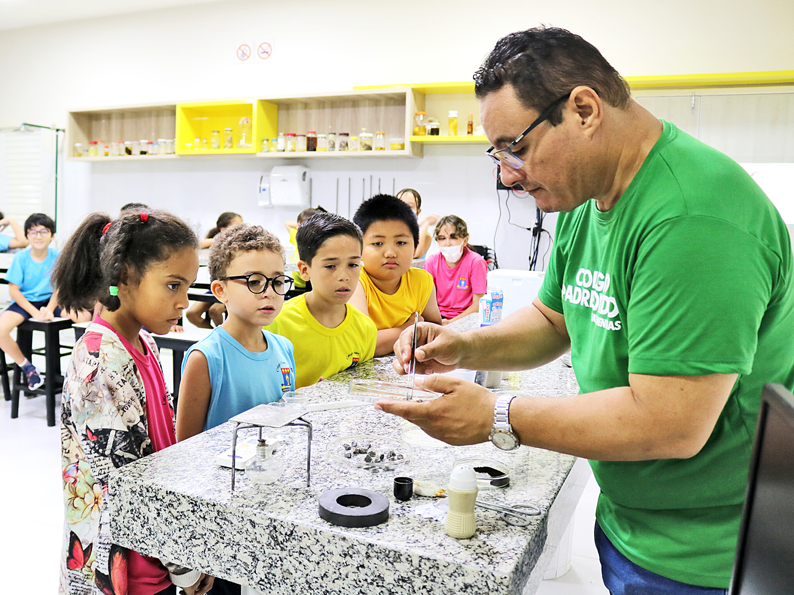 AULA NO LABORATÓRIO SOBRE - SEPARAÇÃO DE MISTURAS - 4º ANO - 24/03/2023