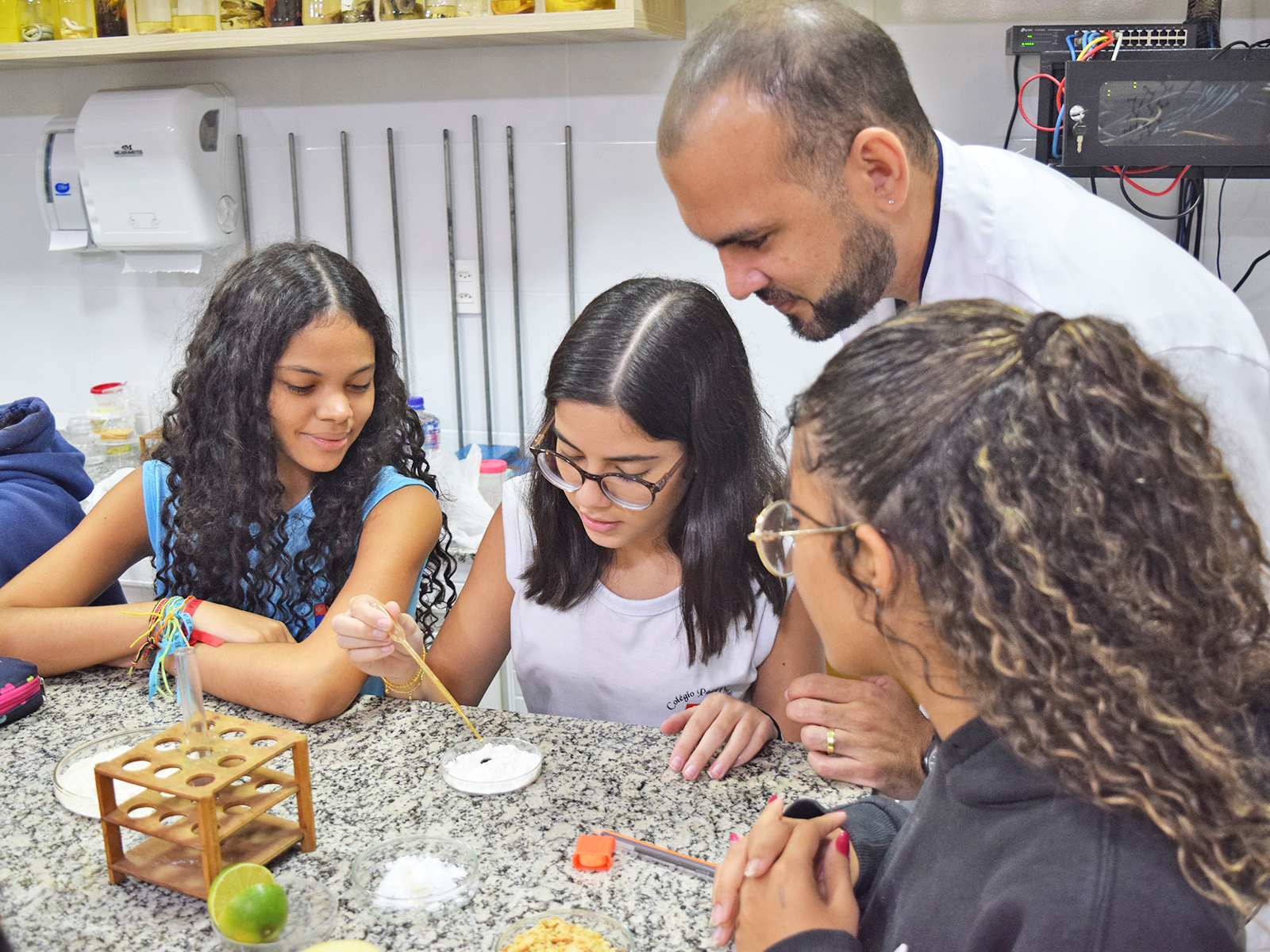 AULA PRÁTICA DE BIOLOGIA - AMIDO DOS ALIMENTOS E AMILASE SALIVAR - 9º ANO - 05/05/2023