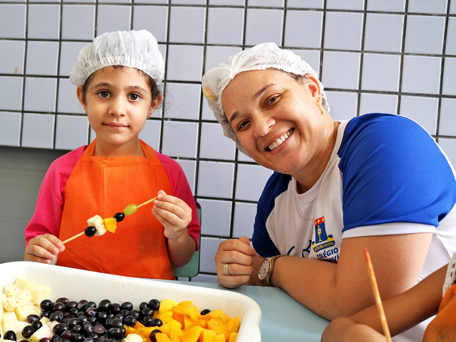ALIMENTAÇÃO SAUDÁVEL - VISITA DE UMA NUTRICIONISTA E ESPETINHO DE FRUTAS - GRUPO 04  - 09/05/2023