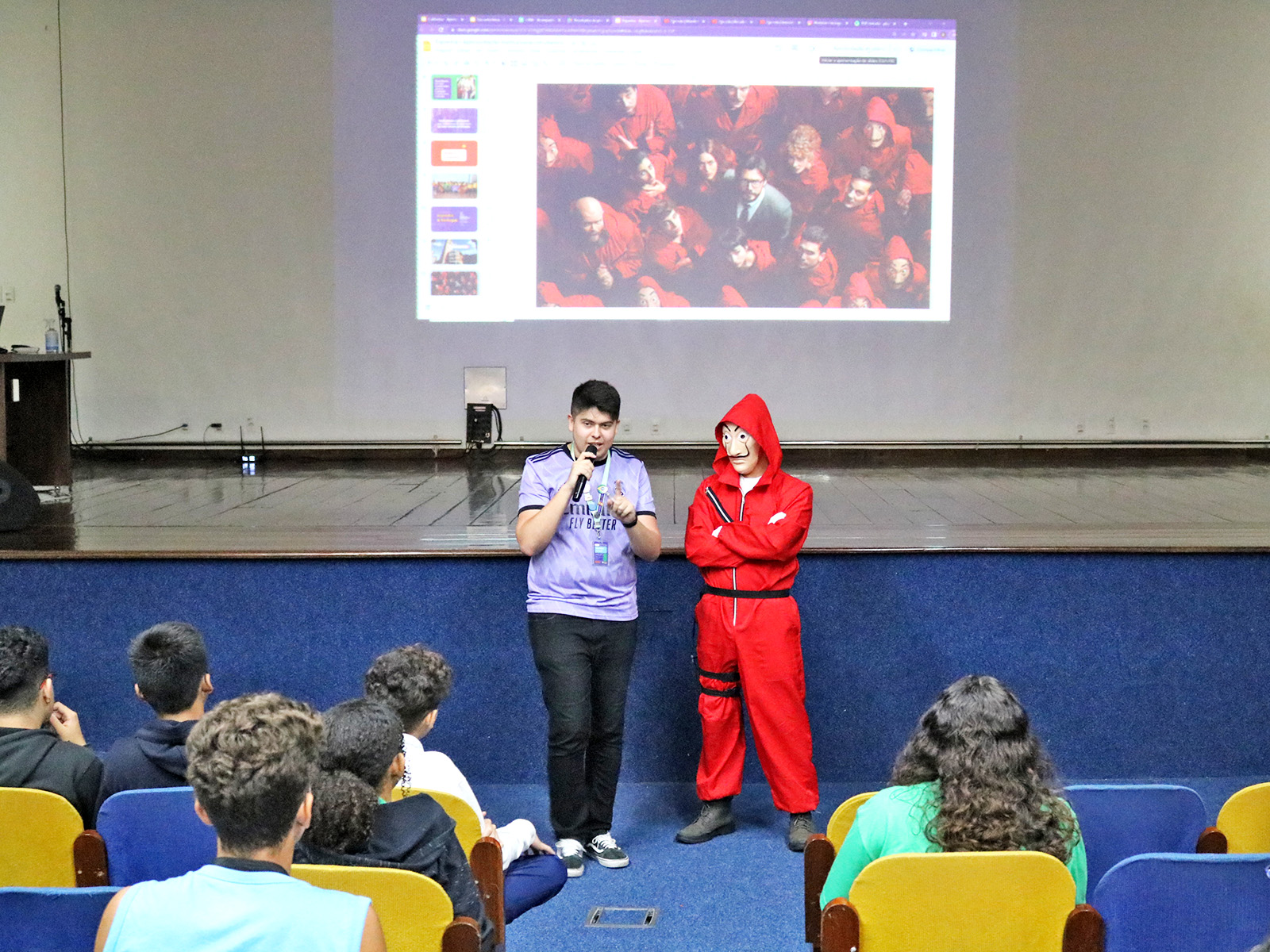 APRESENTAÇÃO DO PROGRAMA DE INTERCÂMBIO DA EMPRESA 2GO EDU - 8º E 9º ANO - 14/06/2023