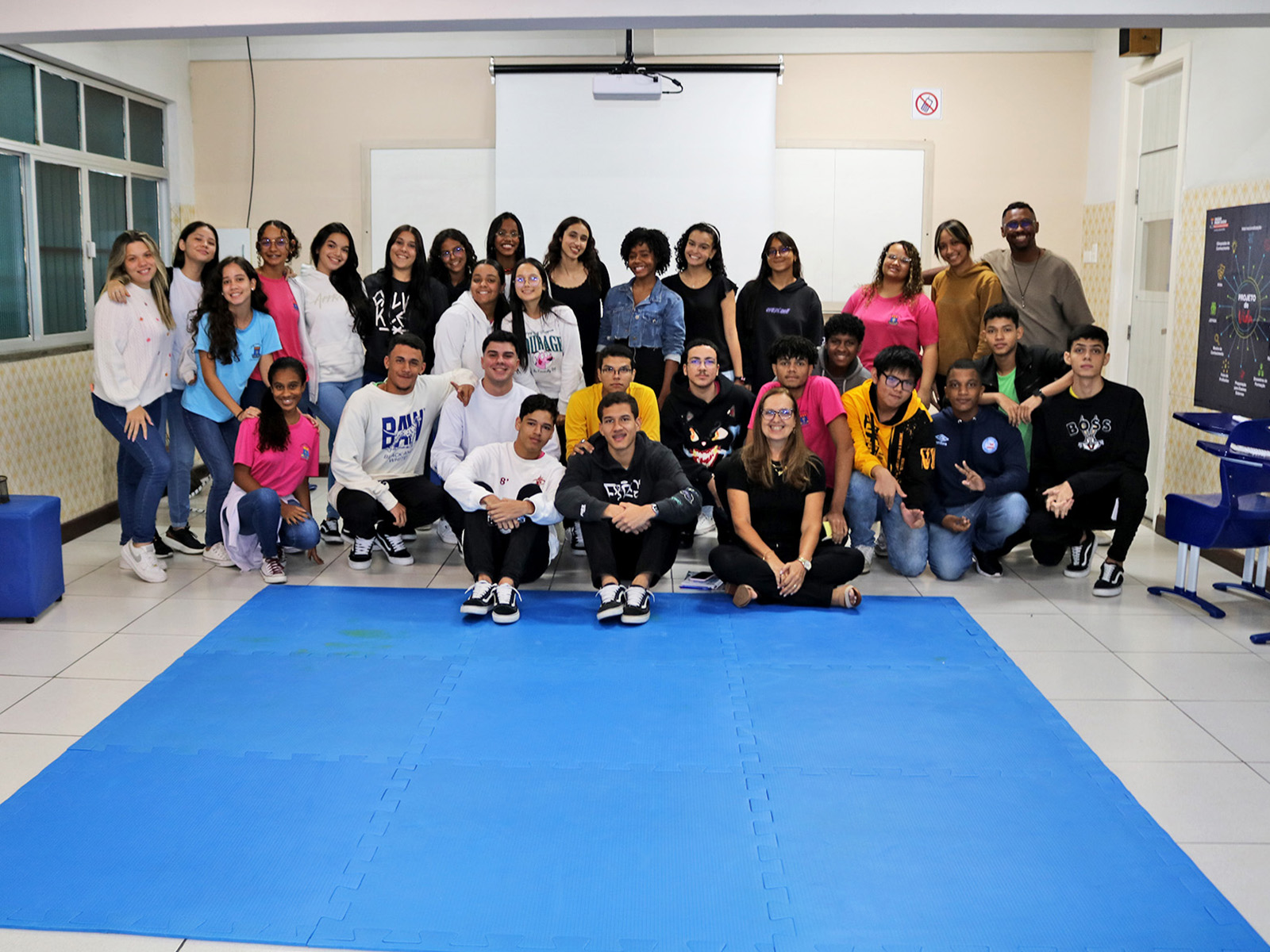 BATE-PAPO ENTRE EX-ALUNOS E TERCEIRA SÉRIE - 21/02/2024