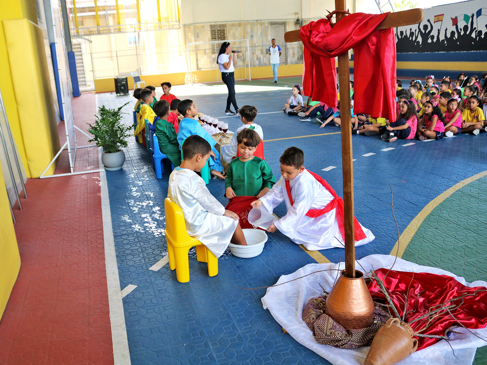 ENCENAÇÃO - ÚLTIMA CEIA DE JESUS COM OS APÓSTOLOS E O LAVA-PÉS - LANCHE NAS SALAS - ED. INFANTIL E 1ºANO - 25/03/2024