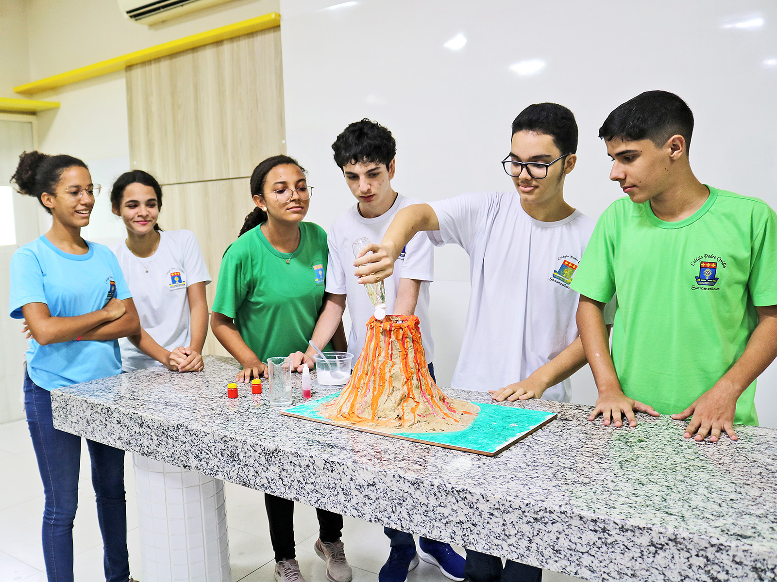 PRÁTICAS EXPERIMENTAIS NO LABORATÓRIO DE CIÊNCIAS - 1ª SÉRIE - 01/04/2024