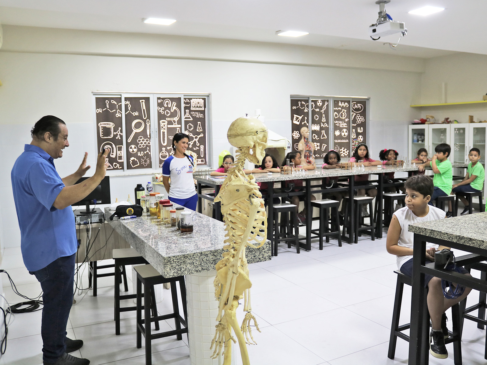 ANIMAIS VERTEBRADOS E INVERTEBRADOS - 3° ANO - 31/03/2025