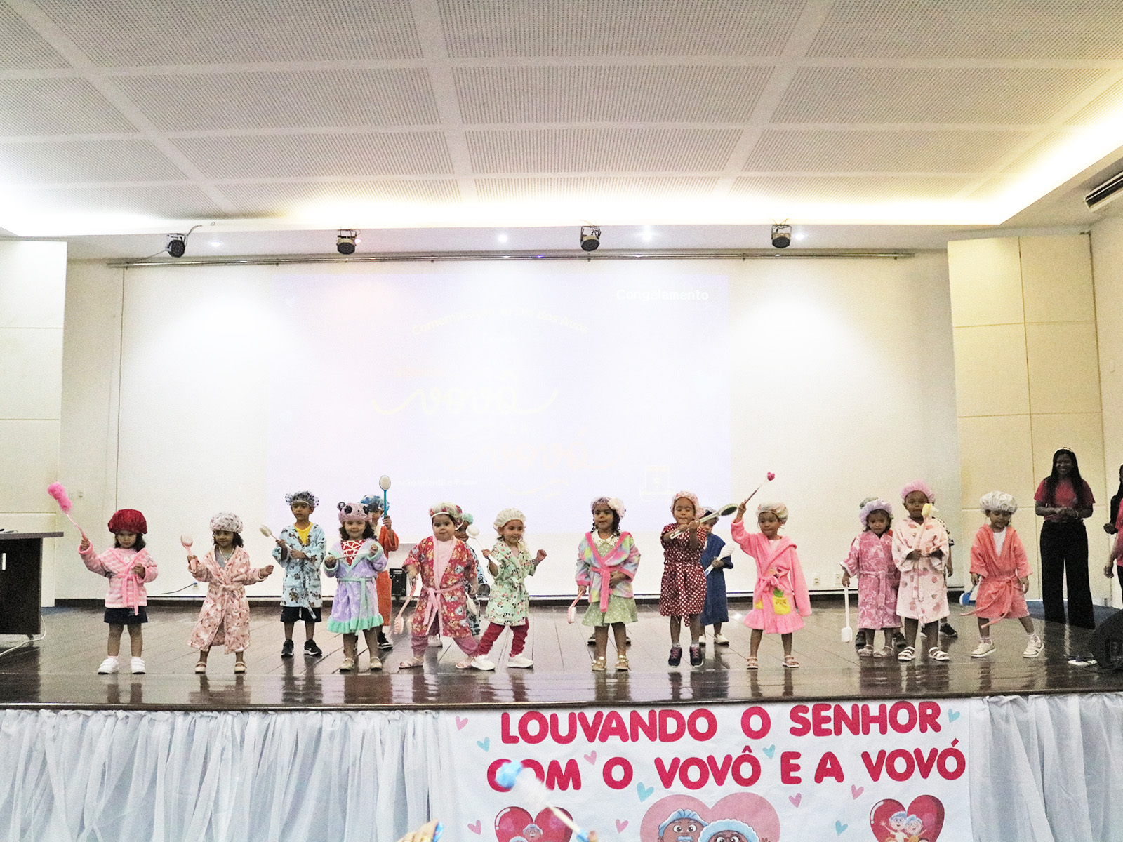 LOUVANDO O SENHOR COM O VOVÔ E A VOVÓ - ED. INFANTIL E 1º ANO - 25/07/2025